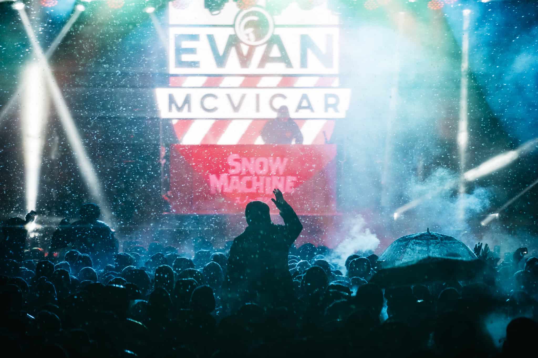 240229-SnowMachine24-MainStage-EwanMcVicar-MarcRibillet-@patstevenson-0029